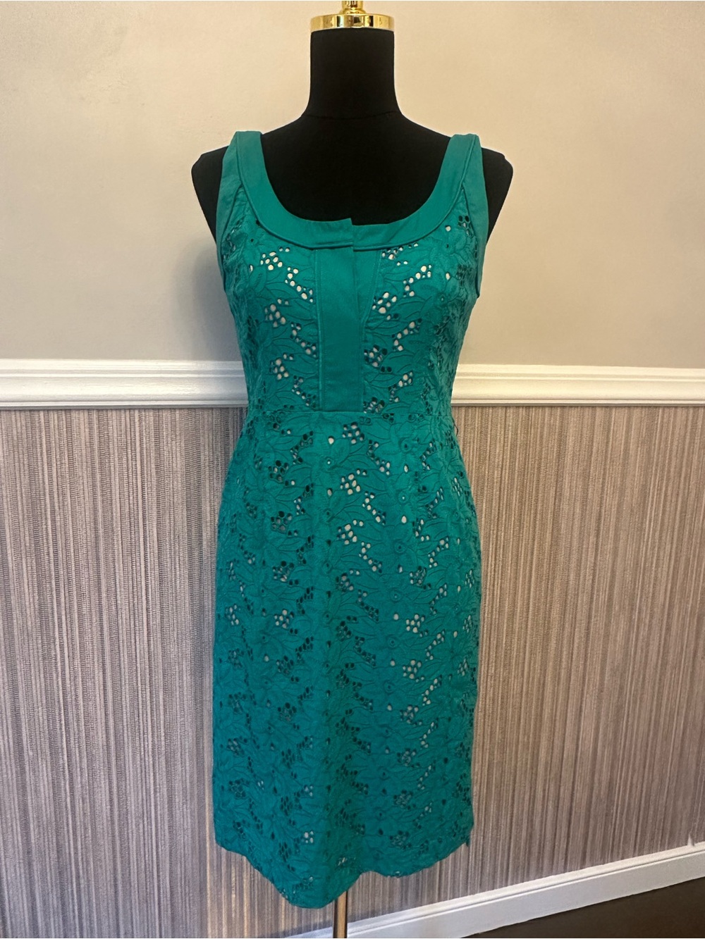 Tahari Eyelet Sheath Dress Teal Green Nude Lined Cotton Sleeveless Size 2